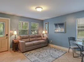 Delightful 2-bedroom, 1-bath home near Biloxi's scenic Back Bay