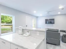 Cozy 2BR/1BA Duplex Just Blocks from Downtown Biloxi, Beaches and Entertainment