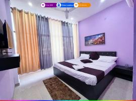 FULLY AIR-CONDITIONED - HOTEL SHIV # DARSHAN PREMIUM Near Kashi Vishwanath Temple - Kashi Vishwanath temple - Free Public Parking and Wifi Facilities - Air Conditioning Room，位于瓦拉纳西的酒店