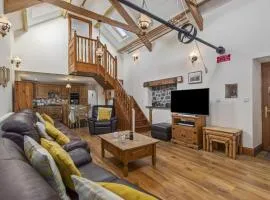 The Mill and Stable - a large accessible barn sleepign 10 guests close to Laugharne