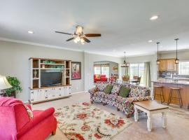 10 Mi to Aztec Ruins Family Home with Large Yard!，位于Aztec的酒店