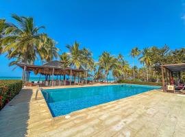 Huku Beach Hostel，位于帕洛米诺的酒店