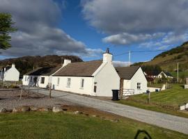 Loch Long Cottage, Dornie - 3 nights minimum stay，位于Bundalloch的酒店