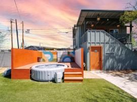 Charming NEW Retreat, Prime Location Mins to DT & PHX Airport，位于凤凰城的酒店