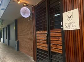 Tauro Black Suites Cerca al estadio Atanasio Girardot，位于麦德林的酒店