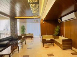Royal Living Hotel & Suites