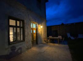 Die alte Volksschule, wohnen im Museum，位于Gaas的酒店