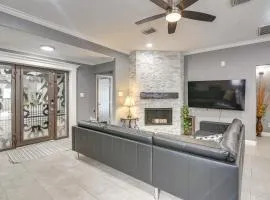 11 Mi to Dtwn Family Home in Houston!