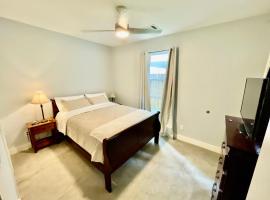 EADO Essentials Suite with Fridge, Microwave, WiFi and AC，位于休斯顿的酒店
