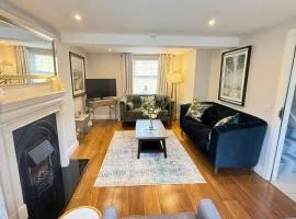 Cosy Town House - 3 minute walk to town centre with free parking and wifi sleeps 6