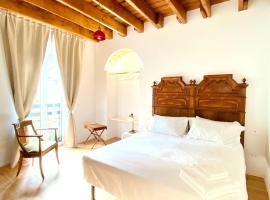 Historic Charm with Whirlpool - Motta Apartments，位于科莫的酒店