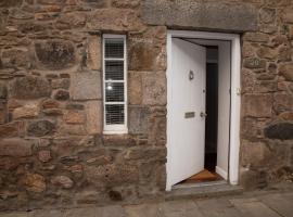 Snow Cottage, Old Aberdeen, 3 bedroom luxury，位于阿伯丁的酒店