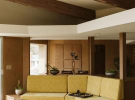 Frank Lloyd Wright student built riverfront home，位于马尼托沃克的酒店