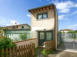 Awesome Home In Querceta With Wifi