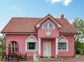 4 Bedroom Amazing Home In Nowe Warpno