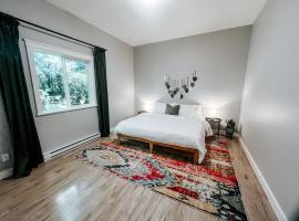 Otter Point Getaway, Cozy & Calming, 5min to Sooke，位于苏克的酒店