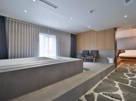 Ulsan Samsan CUSTOM HOTEL，位于Yaŭm的酒店