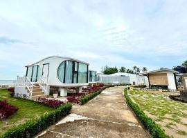 Saga Village Hotel & Resort Bintan，位于Pulau Sekerah的酒店