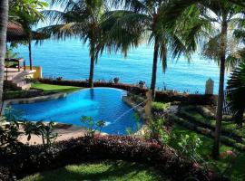 特鲁卡英达海滩及泳池别墅，位于特贾库拉的酒店