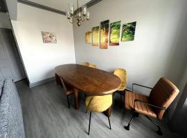 Massive 5BD/4BA 3-Story Duplex @ Downtown Albany，位于奥尔巴尼的酒店