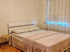 Free Parking Near Deakin Uni Private Entry Free WiFi Melbourne Quiet Stay Secure Stay，位于坎伯维尔的酒店