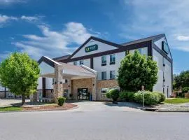 Quality Inn & Suites Manhattan