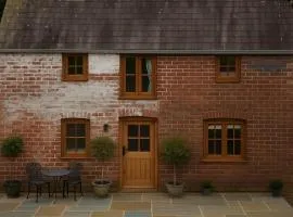Private Country Cottage with alfresco garden patio, outdoor tub with country views- Brecon Beacons National Park