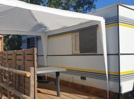 Mobil home chez un particulier pour 1 à 4 personnes à 800 m de la plage de Valras pas dans un camping，位于塞里尼昂的酒店