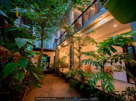 BLUE WHALES HOTEL，位于希克杜沃的酒店