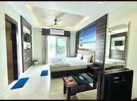 HOTEL R&R Near Sea Beach - Jagannath Temple - fully Air Conditioned hotel at Prime Location - Near Sea Beach and Temple - Hygiene & Spacious Room - with wifi- restaurant- LIFT- and- Parking- Luxuary Hotel