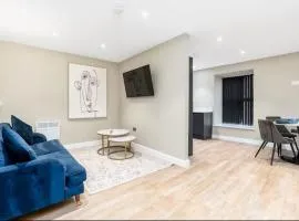 The Executive Retreat 3Bed2Bath 55inch TV Central Leeds