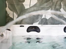 Burbujas de amor - gîte avec spa et sauna privatifs，位于Loubès-Bernac的酒店