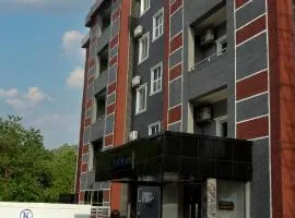 Kaslon Hotel，位于阿布贾纳姆迪·阿齐基韦国际机场 - ABV附近的酒店