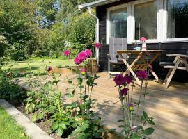 Cozy Summer Cottage On Picturesque Askø，位于Askø的酒店