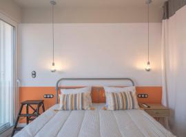 Charming apartment on Athens most famous street，位于雅典的宾馆