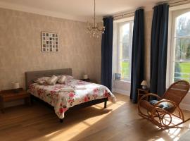 G&icirc;te de l'Abbaye chambre triple，位于Rollainville的豪华酒店