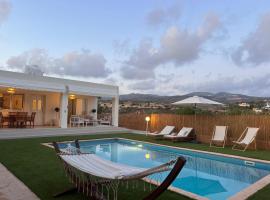Villa Daphne - Coral Bay - Surrounded by Nature - Absolute Privacy，位于佩亚的酒店