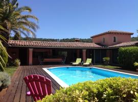 Un îlot tropical en Cévennes，位于Saint-Privat-des-Vieux的酒店