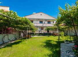Kalpazo Kaja Vila Garden，位于格勒姆的酒店