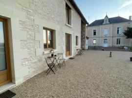 Les Pièces du Moulin，位于Angliers的酒店