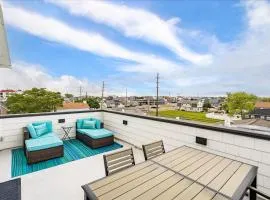 Luxury Rooftop Home with views of the ocean and bay beach badges parking