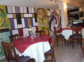 Hotel del Sole，位于卡斯特罗维拉里的酒店