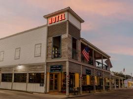 Hotel Whiskey in Pass Christian，位于Pass Christian的酒店