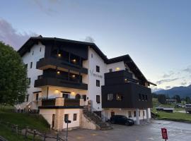 Hotel D'La Varda，位于帕多拉的酒店