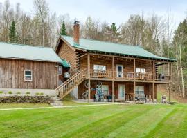 8 Mi to Kingdom Trails Spacious Home with Game Room，位于Lyndonville的酒店