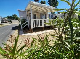 Mobil Home CAMPING LES SABLES DU MIDI，位于瓦尔拉普拉日的酒店
