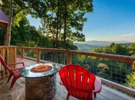Waynesville Romantic Hideaway w/ Private Hot Tub