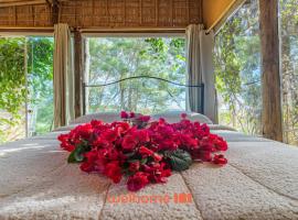 Chale em Taubate com Banheira e Vista Natural，位于陶巴特的酒店