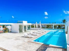 STUDIOS and SUITES Ducassi ROOFTOP POOL HOTEL - BEACH CLUB & SPA，位于蓬塔卡纳的酒店
