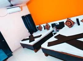Best Family Hotel in Dwarka - AC & Non AC Deluxe Room -Laxmii